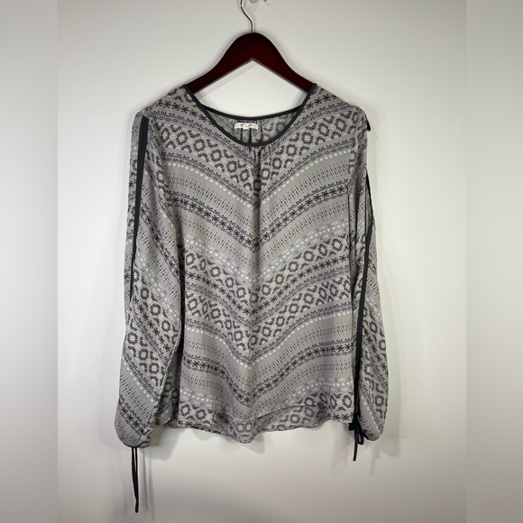Maurices Tops - Maurices Light Gray Patterned Long Sleeve open shoulder Blouse